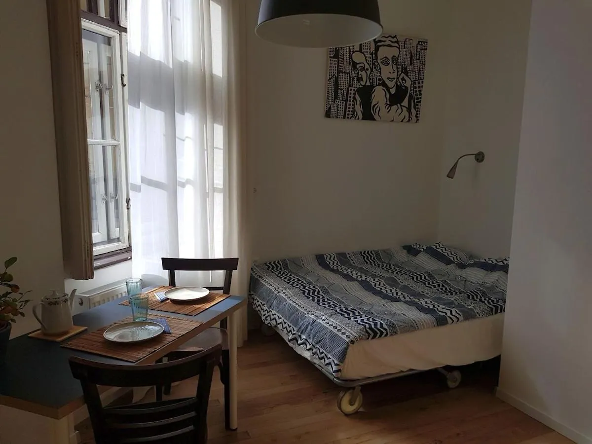 Contactos de Tiny Studio In The Heart Of Budapest